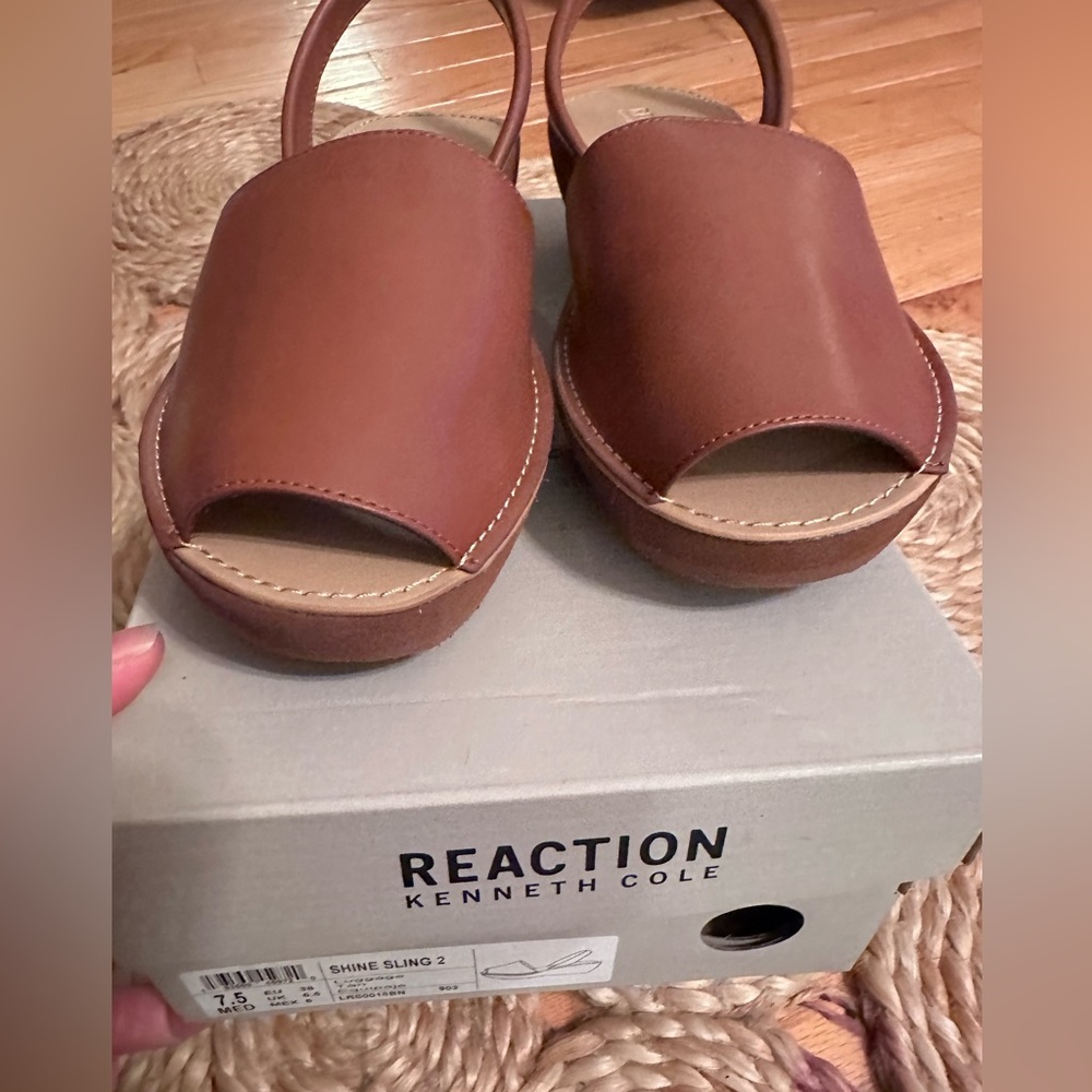 NWT Kenneth Cole Reaction Shine Slingback Wedge Sandal, Size 7.5 Tan - Picture 2 of 6